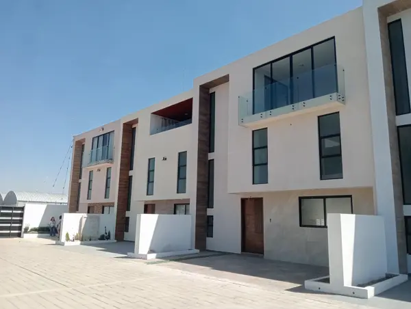 Casa en venta en San Pedro Cholula, Xixitla con amplio jardín y modernas instalaciones