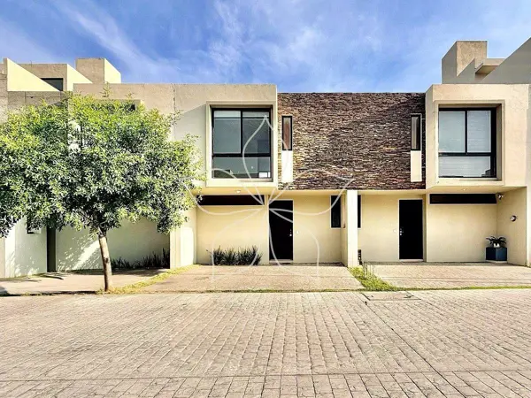 Residencia en Venta Ubicada en Zoi Sur Residencial, Tlajomulco de Zuñiga, Jal. — foto 1 de 22