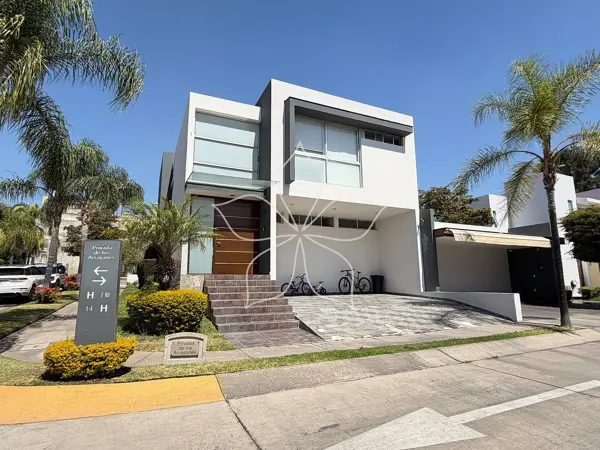 RESIDENCIA EN VENTA UBICADA EN PUERTA DEL VALLE, JALISCO, ZAPOPAN