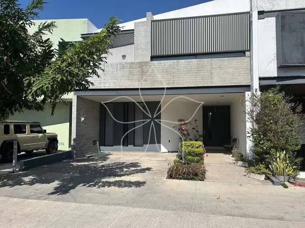 RESIDENCIA EN VENTA UBICADA EN SOLARES VALEIRA HABITAT, JAL, ZAPOPAN.