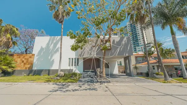 Residencia en Venta Ubicada en Puerta Hierro, Jal, Zapopan — foto 1 de 35