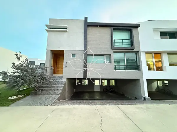 RESIDENCIA EN VENTA EN SOLARES, ZONA REAL, ZAPOPAN
