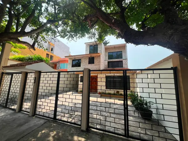 VENDO CASA ANTES DEL PUENTE EN BOCA DE RIO