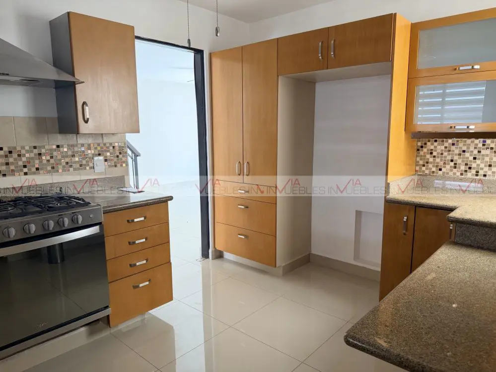 Casa en renta en Ventanas de la Huasteca, Santa Catarina — foto 1 de 25
