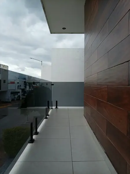 Casa en Venta en Piamonte, Irapuato – Espaciosa Residencia con Jardín y Seguridad