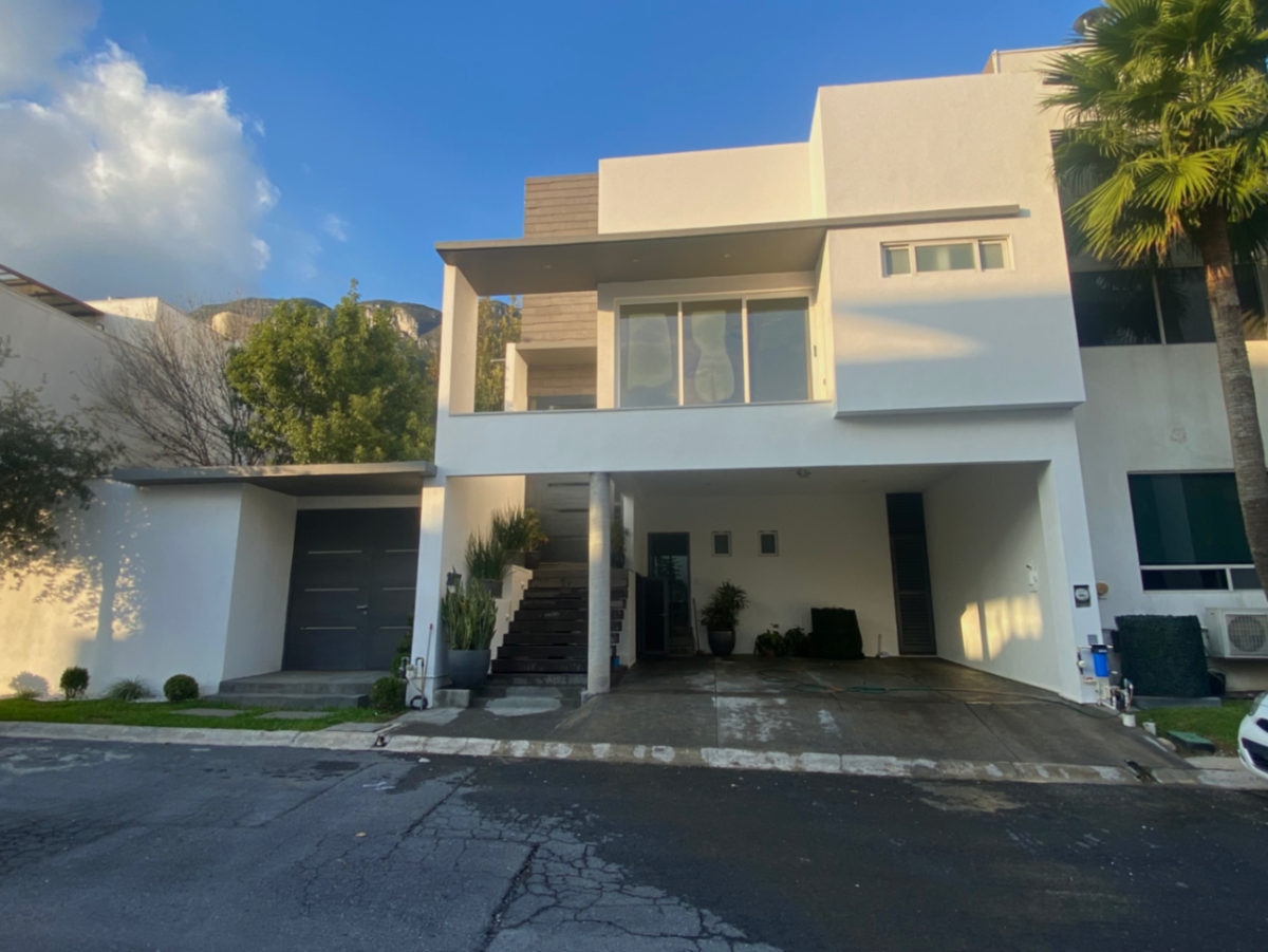 Casa en renta en Colinas del Valle, Monterrey — foto 1 de 24