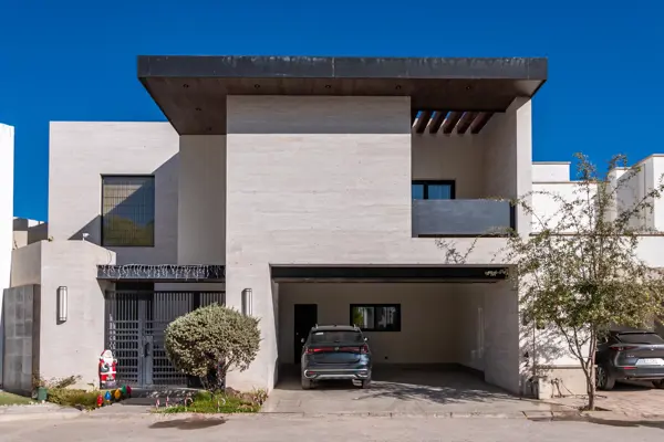 Casa en de lujo en Venta! ubicada en Las Trojes