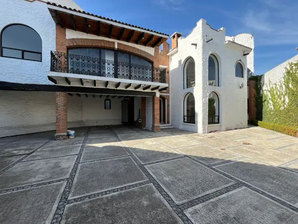 Casa con uso de suelo en Renta-Toluca-1,150m2
