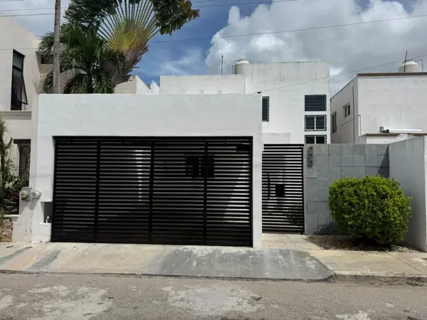 Casa en renta en Montecarlo, Mérida | 2 recámaras, jacuzzi y cuarto de servicio — foto 1 de 13