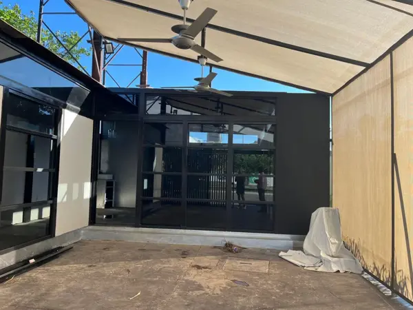 LOCAL COMERCIAL DE 100M2 EN RENTA SOBRE AVENIDA DE ALTO FLUJO.
