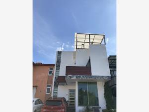 RENTA CASA EN CONDOMINIO HORIZONTAL CON VIGILANCIA 24/7