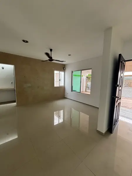 Casa en Venta en Jardines de Vista Alegre, Mérida: Amplia y Céntrica con Piscina