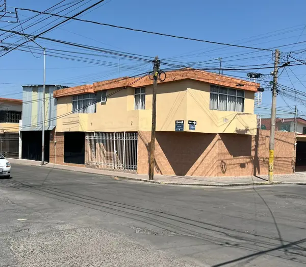Casa en Venta Cercana a Plaza Cristal. Col. Patrimonio — foto 1 de 8