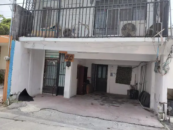 VENTA CASA EN COL. LA FAMA,  SANTA CATARINA N.L