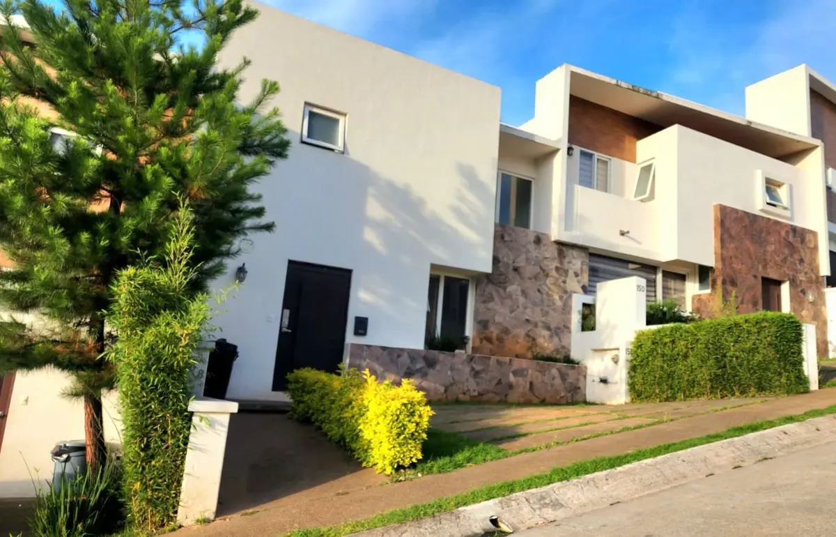Casa en venta en Bosque Monarca, Morelia — foto 1 de 8