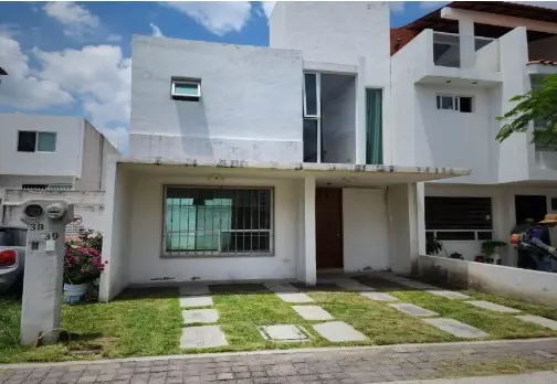 CASA DE ENTREGA INMEDIATA EN COL. SONTERRA, QUERETARO