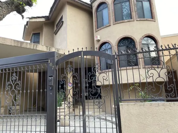 se renta casa en los  pinos