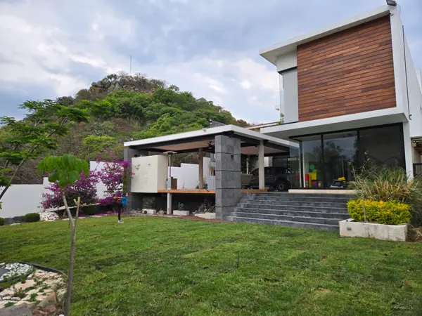 Casa en venta, esquina y jardín muy amplio en Vista real, Corregidora, Querétaro