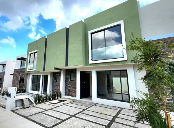 VENTA DE CASA CIPRES EN RESIDENCIAL EN ALTOZANO MORELIA ...a precio de departamento!!!