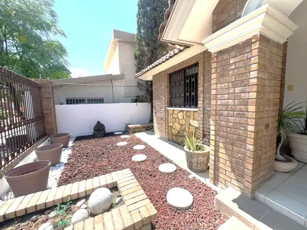 Casa en venta en Contry la Silla, Guadalupe — foto 2 de 19