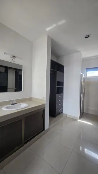 Casa en renta, 3 recámaras y estudio, Vista Alegre Norte, Mérida Yucatán