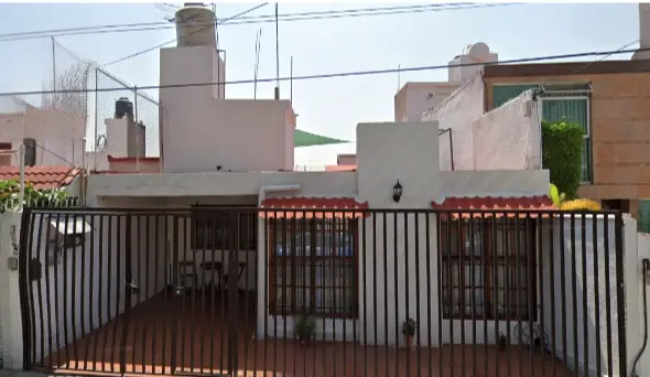 Casa en remate con 3 recámaras y jardín en Hacienda de Echegaray, Naucalpan