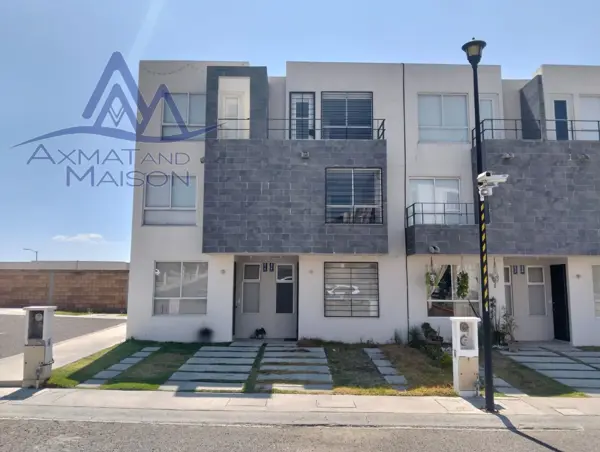 Casa en Venta en Cuautlancingo, Puebla: Seguridad y Comodidad en Las Trojes II JX
