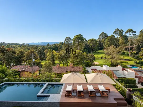 Casa de lujo en Venta en Avándaro, Valle de Bravo junto a club de golf avandaro