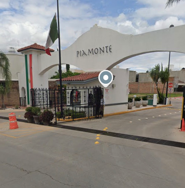 Casa en renta en Fraccionamiento Piamonte 3 recámaras (una en pb)
