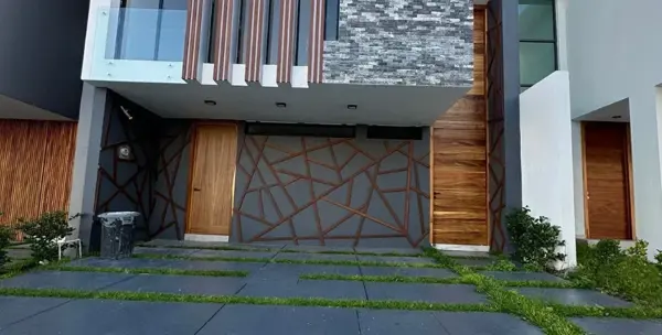 Casa en Venta en Solares, Zapopan: Amplia y Bien Ubicada