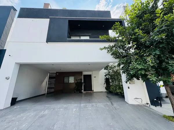 CASA EN VENTA PORTO CUMBRES MILÁN 3 NIVELES •