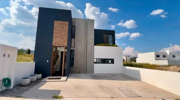 Casa de Autor en Venta en el Mayorazgo Queretaro — foto 1 de 50