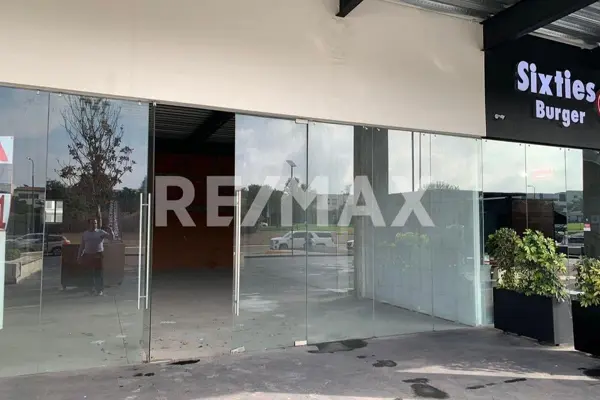 LOCAL EN RENTA PLANTA BAJA LA RESERVA EL CAMPANARIO QUERETARO