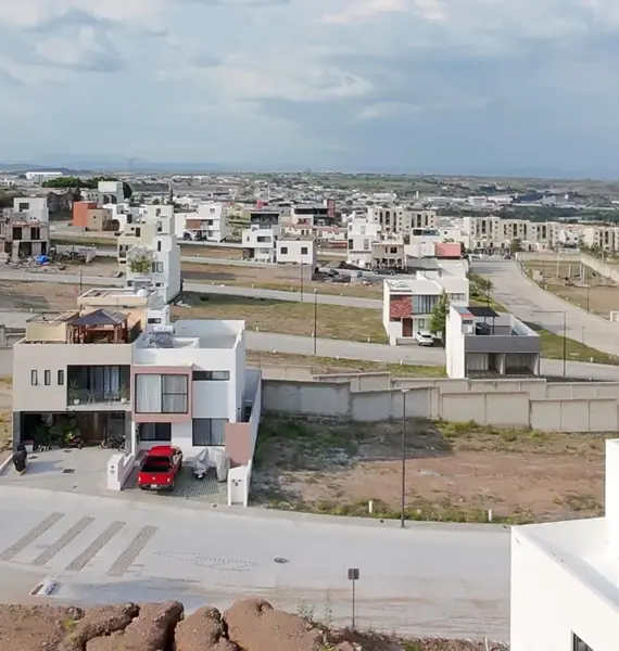 Terreno en Venta en Capital Sur – Condominio Abu Dhabi Queretaro — foto 1 de 12