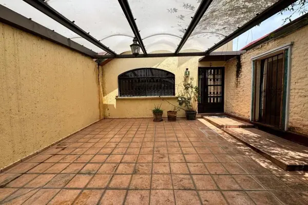 Oportunidad para remodelar o construir en Claustros del Parque Queretaro — foto 1 de 17