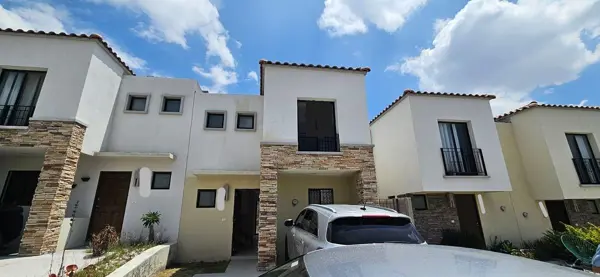 Casa en Venta en Capital Sur, Queretaro — foto 1 de 29
