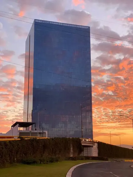 OFICINA/LOCAL EN VENTA PLANTA BAJA TORRE TITANIUM QUERETARO