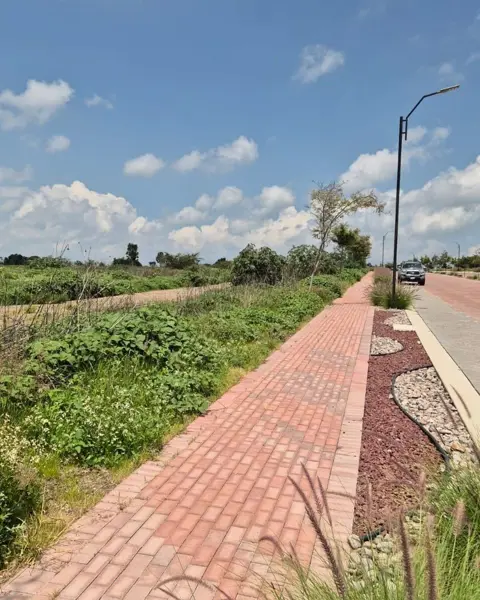 Terreno de uso mixto en venta en ciudad maderas corregidora — foto 1 de 8
