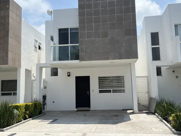 Casa en Venta en Paseo San Junipero. Queretaro — foto 1 de 28