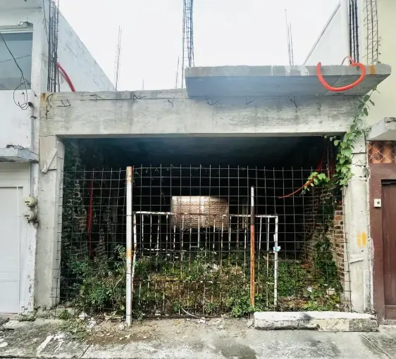 VENDO TERRENO CON CONSTRUCCION CERCA DEL ACUARIO