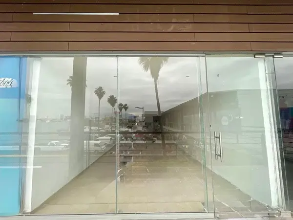 LOCAL COMERCIAL EN RENTA, PLAZA LAS GALIAS