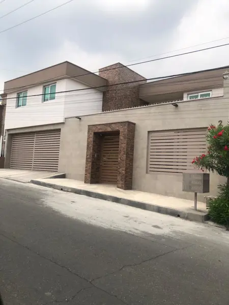 Casa en venta en cumbres 3 sector — foto 1 de 11
