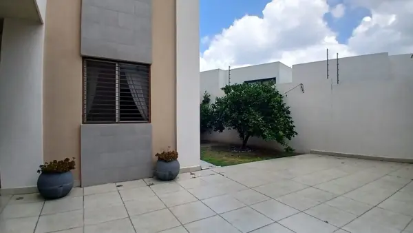 Casa en venta en Las Lomas Sector Jardines, García — foto 3 de 25