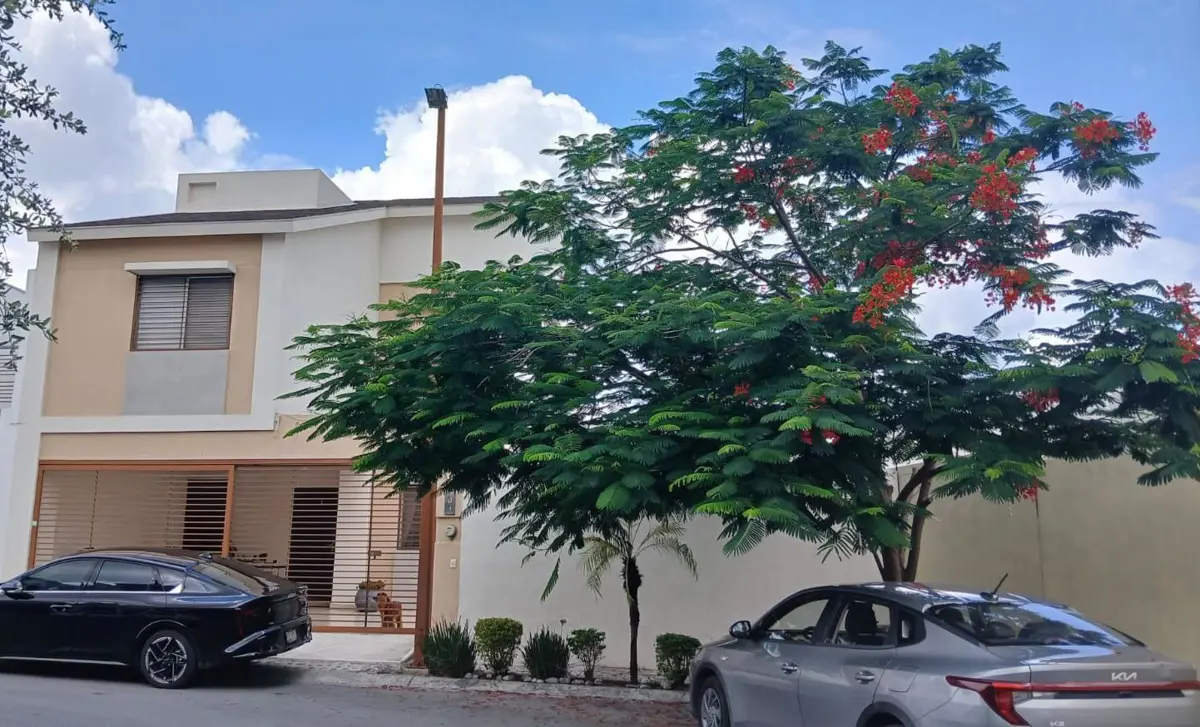 Casa en venta en Las Lomas Sector Jardines, García — foto 1 de 25