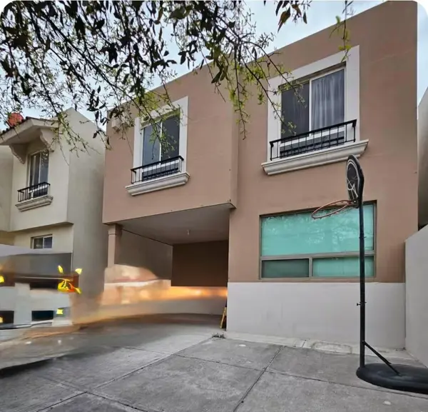 Casa en Mitras Poniente