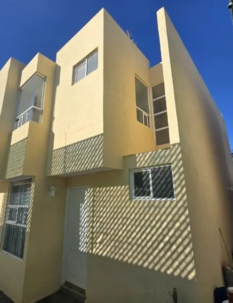 CASA EN VENTA CERCA DE HOSPITAL LOS ÁNGELES, CCU, ANGELOPOLI. COLONIA COCA