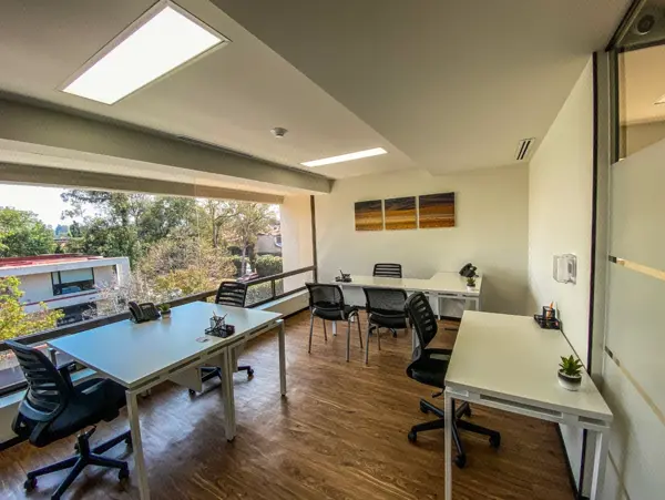 SE RENTA OFICINA COWORKING EN BOSQUES DE LAS LOMAS