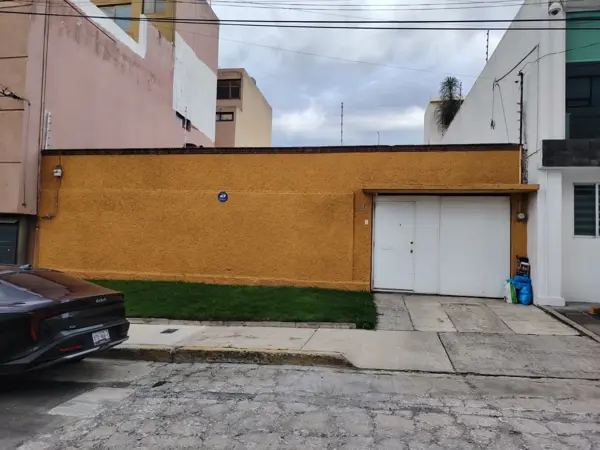 CASA EN VENTA DE 1 PISO COL. LA PAZ