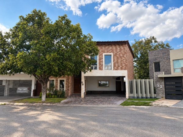 Espectacular residencia en Las Trojes, Torreón