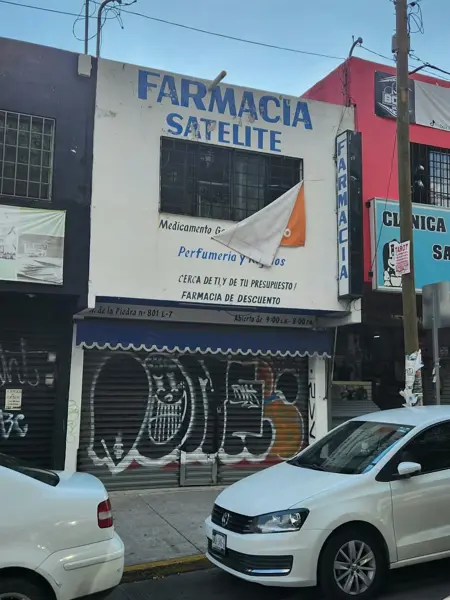 SE  TRASPASA FARMACIA EN COSMOS (SATÉLITE)